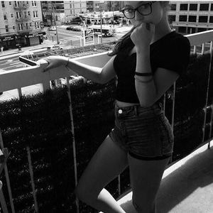 Meet your Posher, Lola